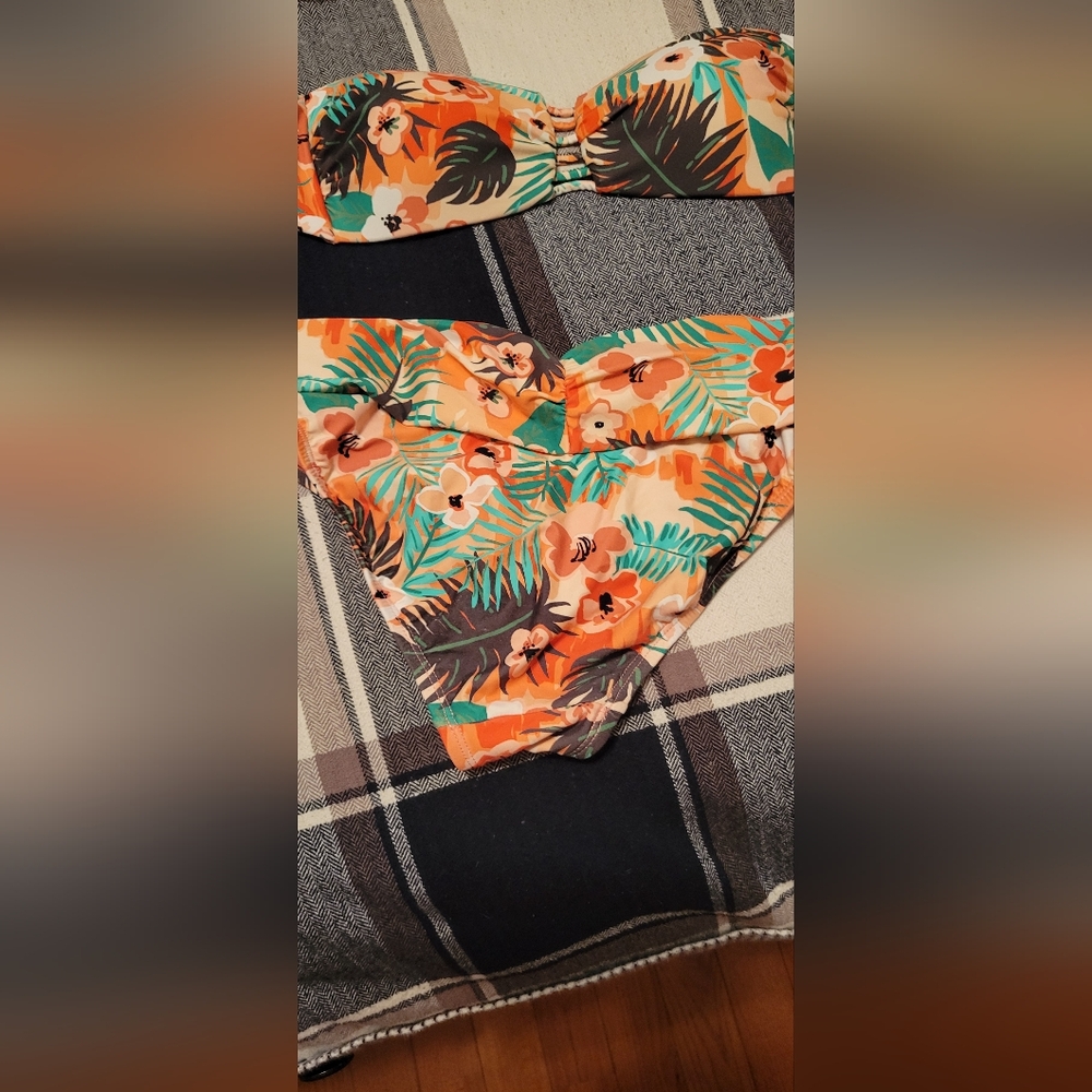 Strapless Tropical Floral Bikini Set - Picture 2 of 5